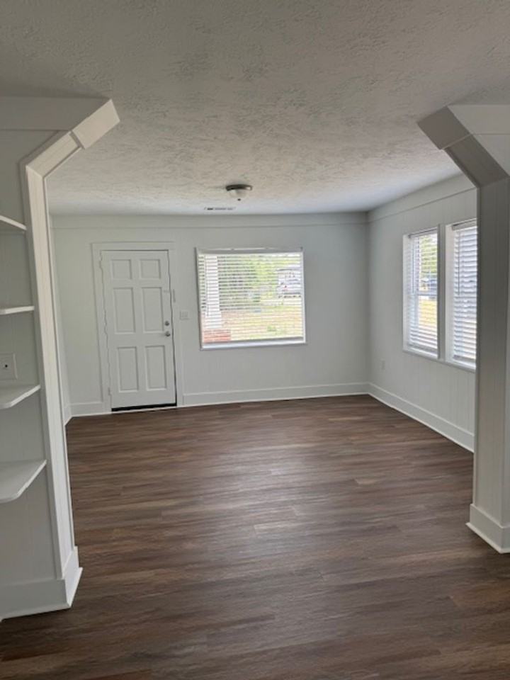 105 Meridian Ave - Photo 3 of 13