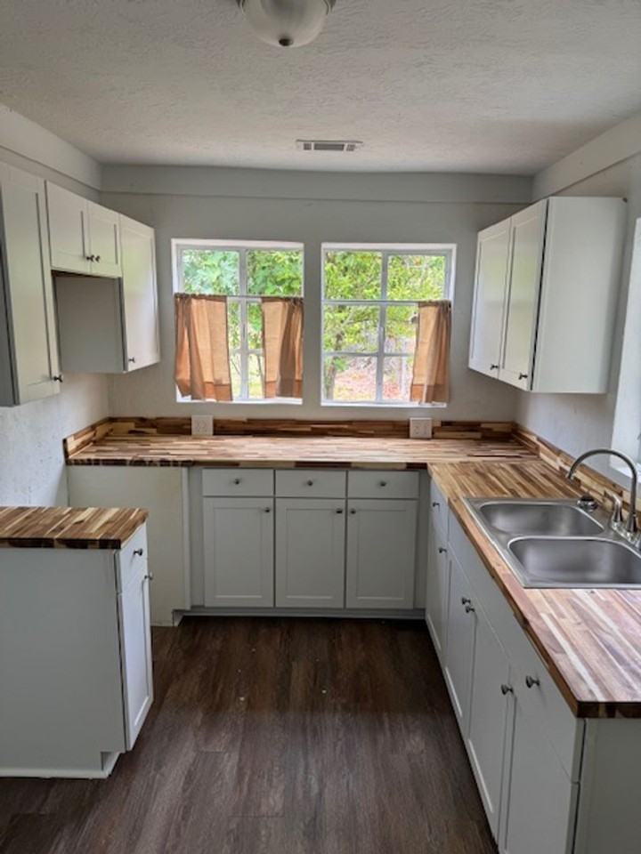 105 Meridian Ave - Photo 6 of 13
