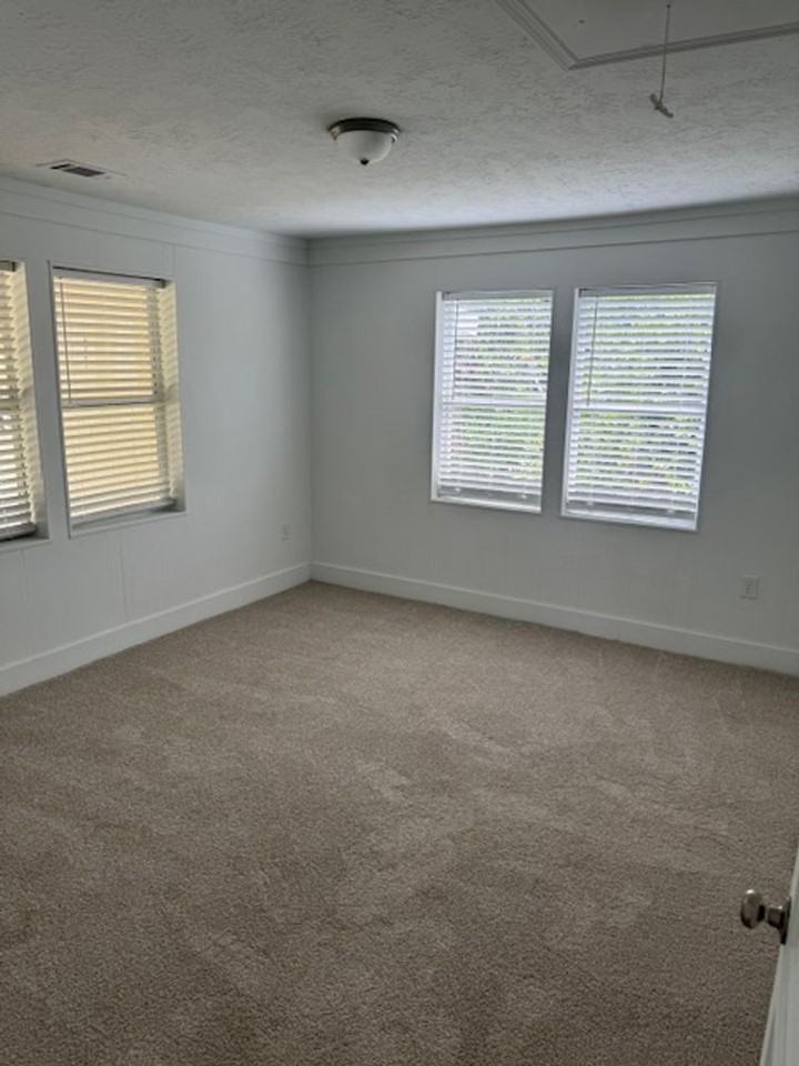 105 Meridian Ave - Photo 7 of 13