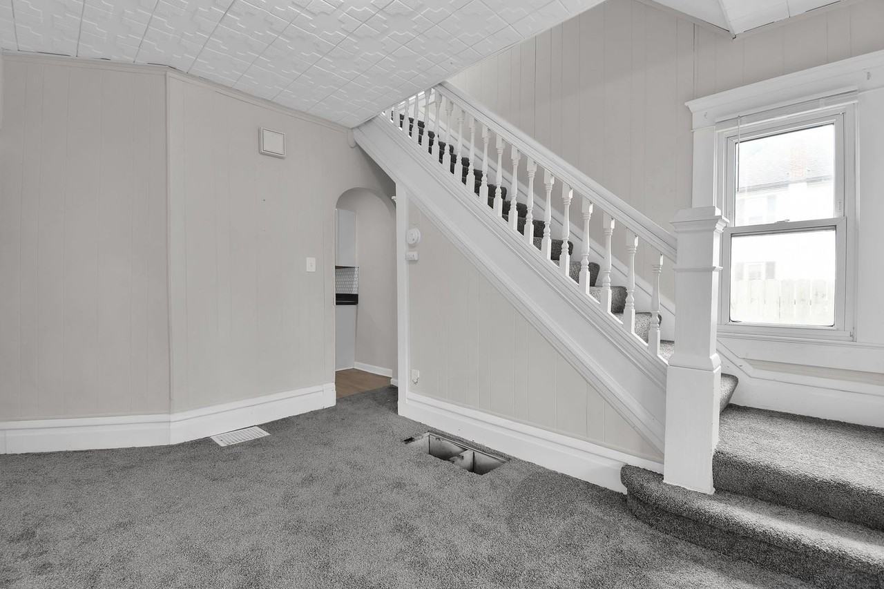 32 Monroe Ave - Photo 7 of 41