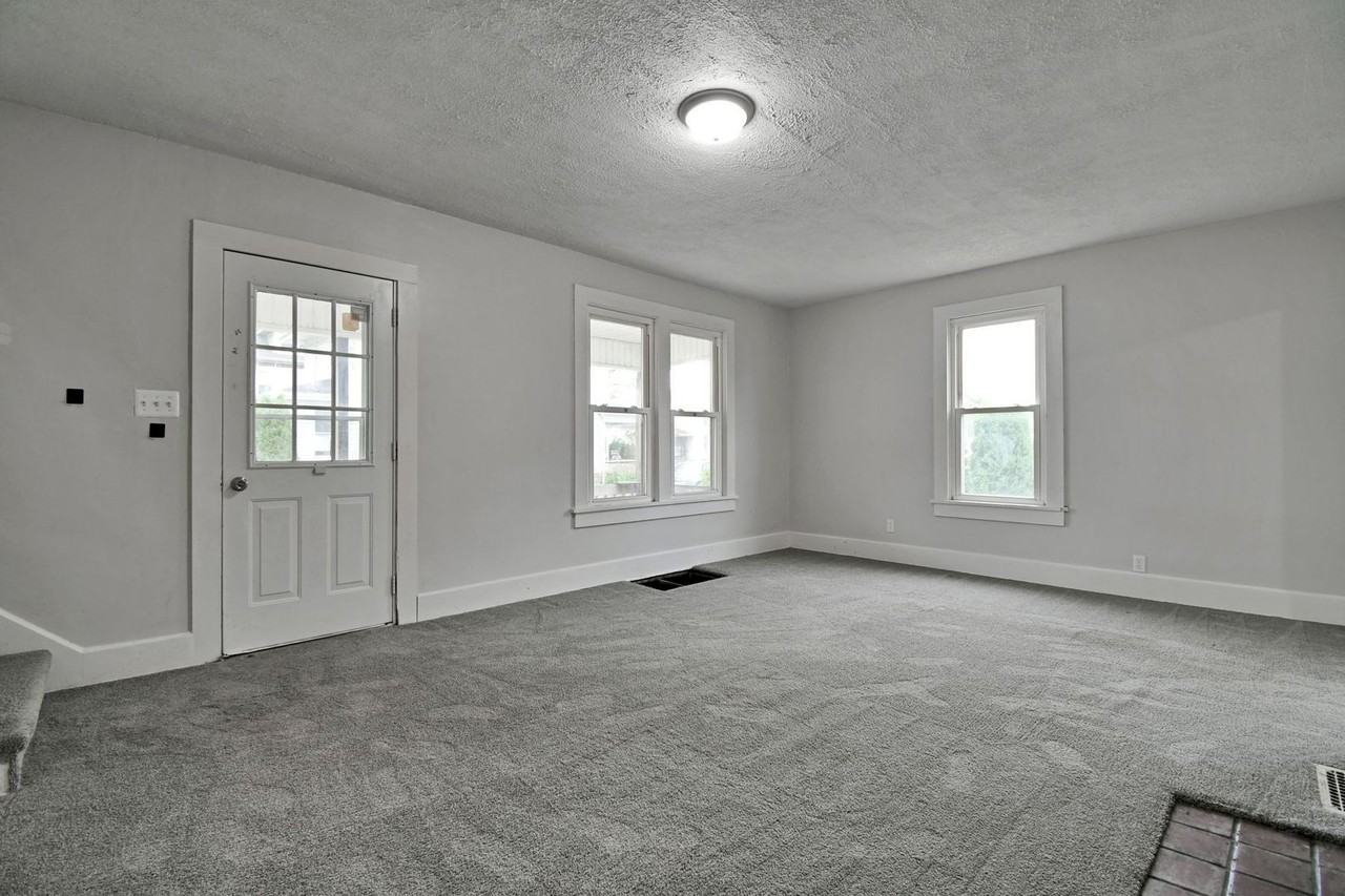 5 Cottage St - Photo 7 of 36