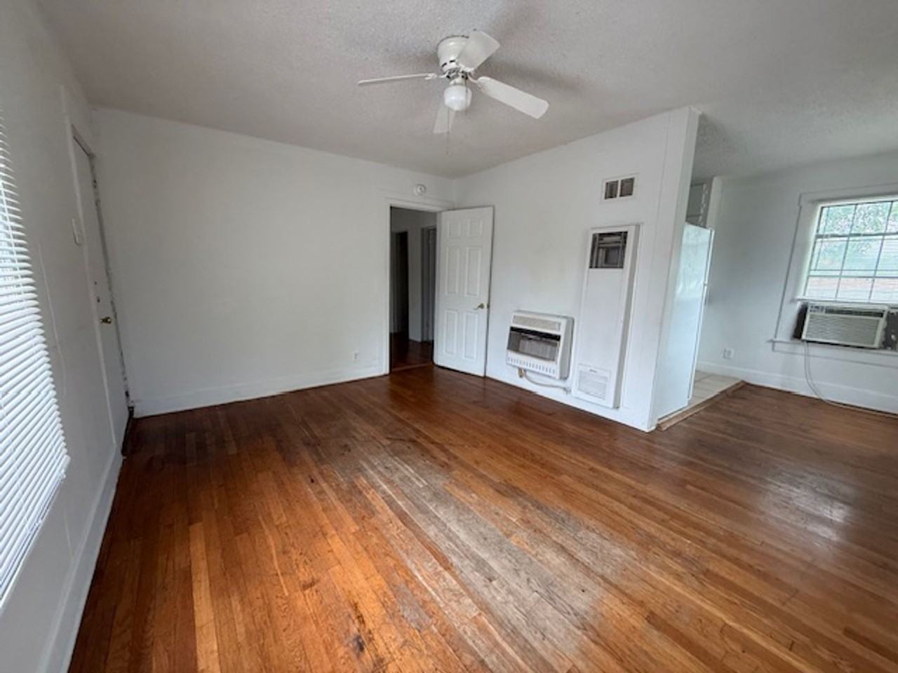 618 Santos St - Photo 2 of 9