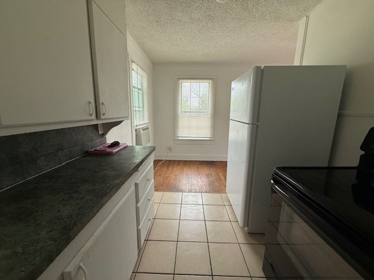 618 Santos St - Photo 4 of 9