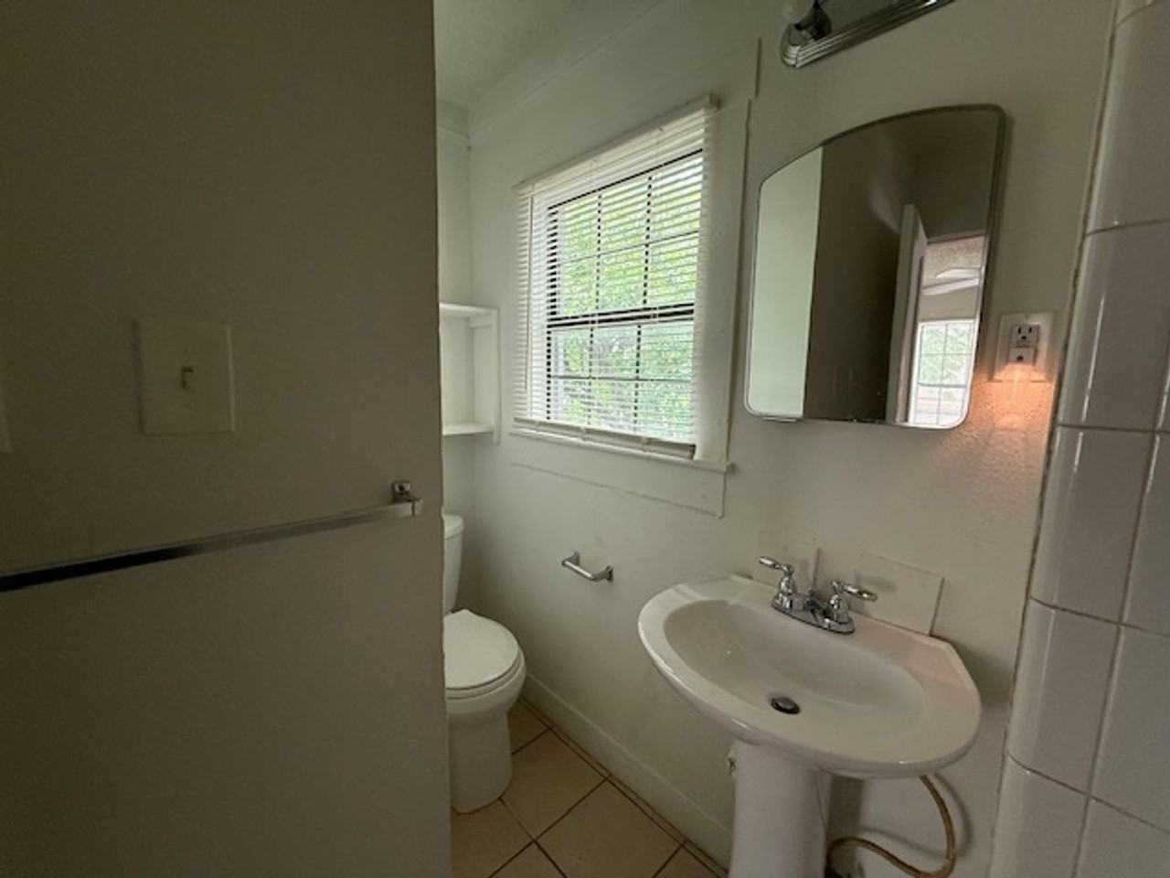 618 Santos St - Photo 6 of 9