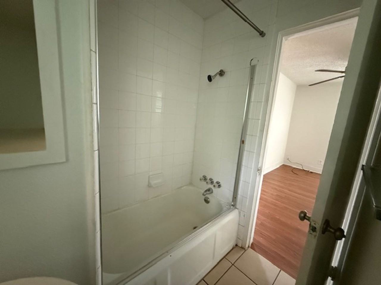 618 Santos St - Photo 7 of 9