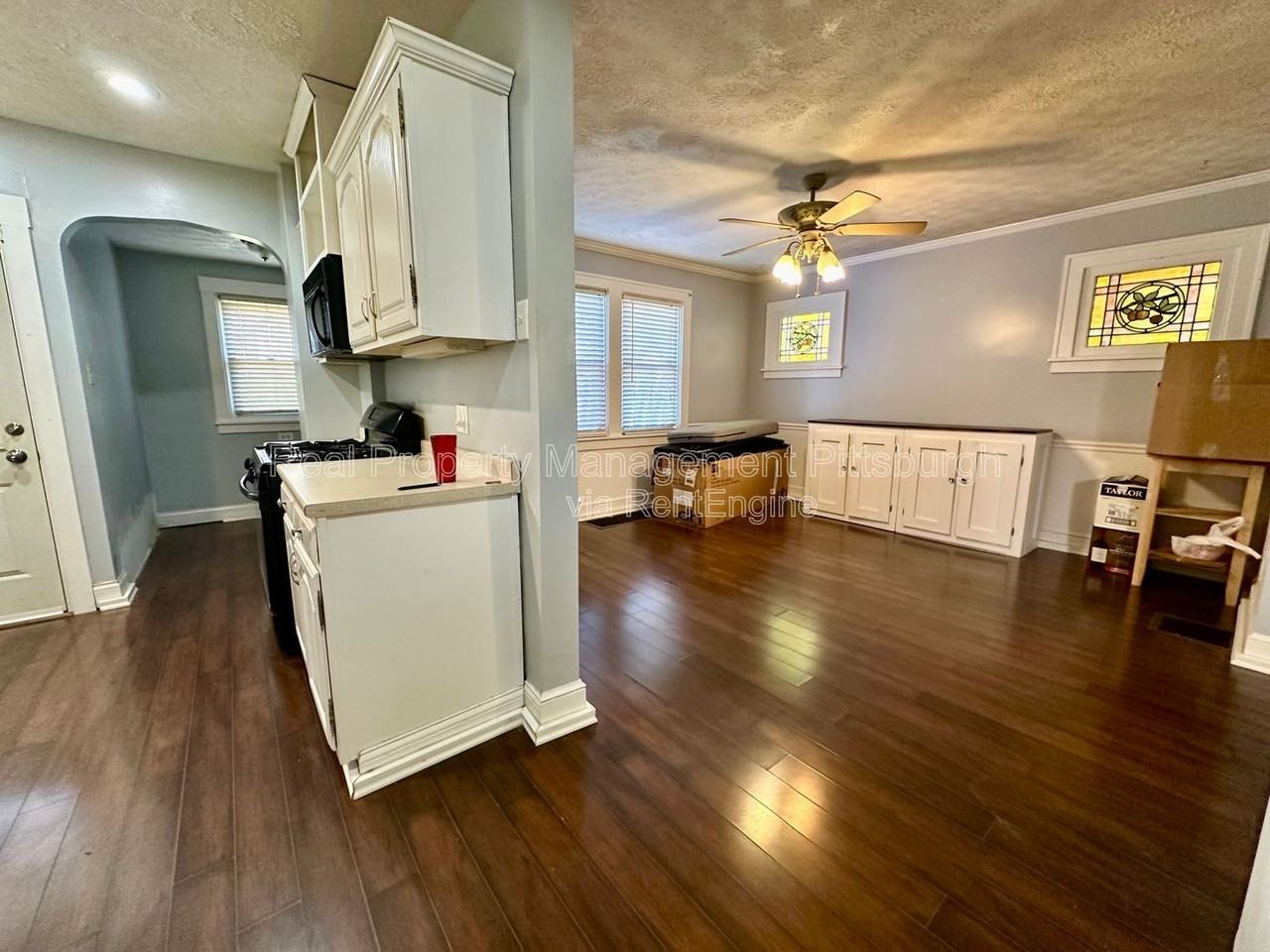 711 Norwich Ave - Photo 4 of 17