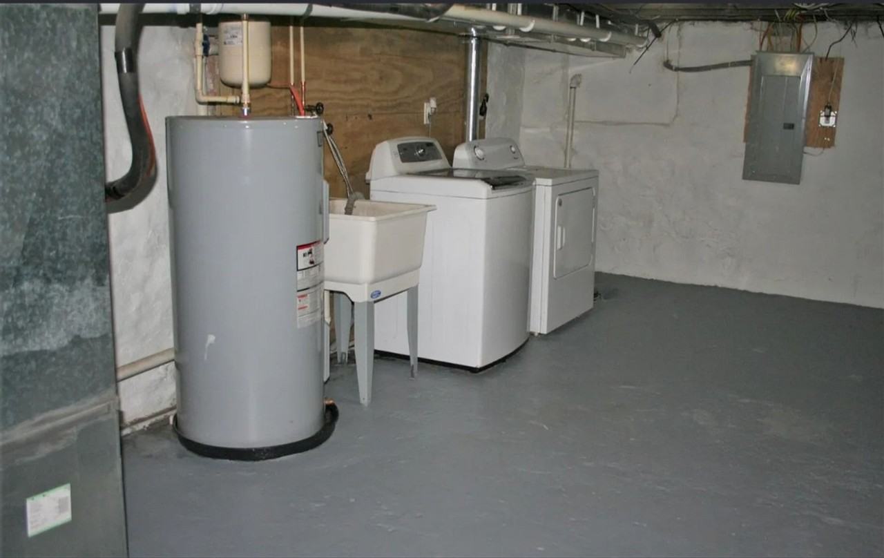 716 Mccabe Ave - Photo 3 of 11