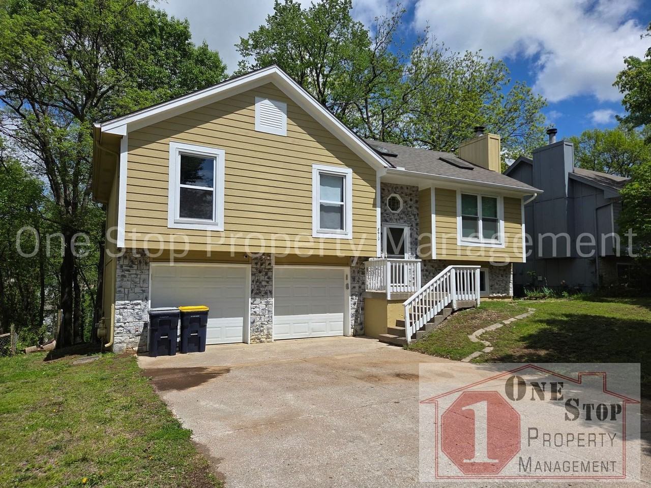 8612 Nw 81st Ter - Photo 2 of 37