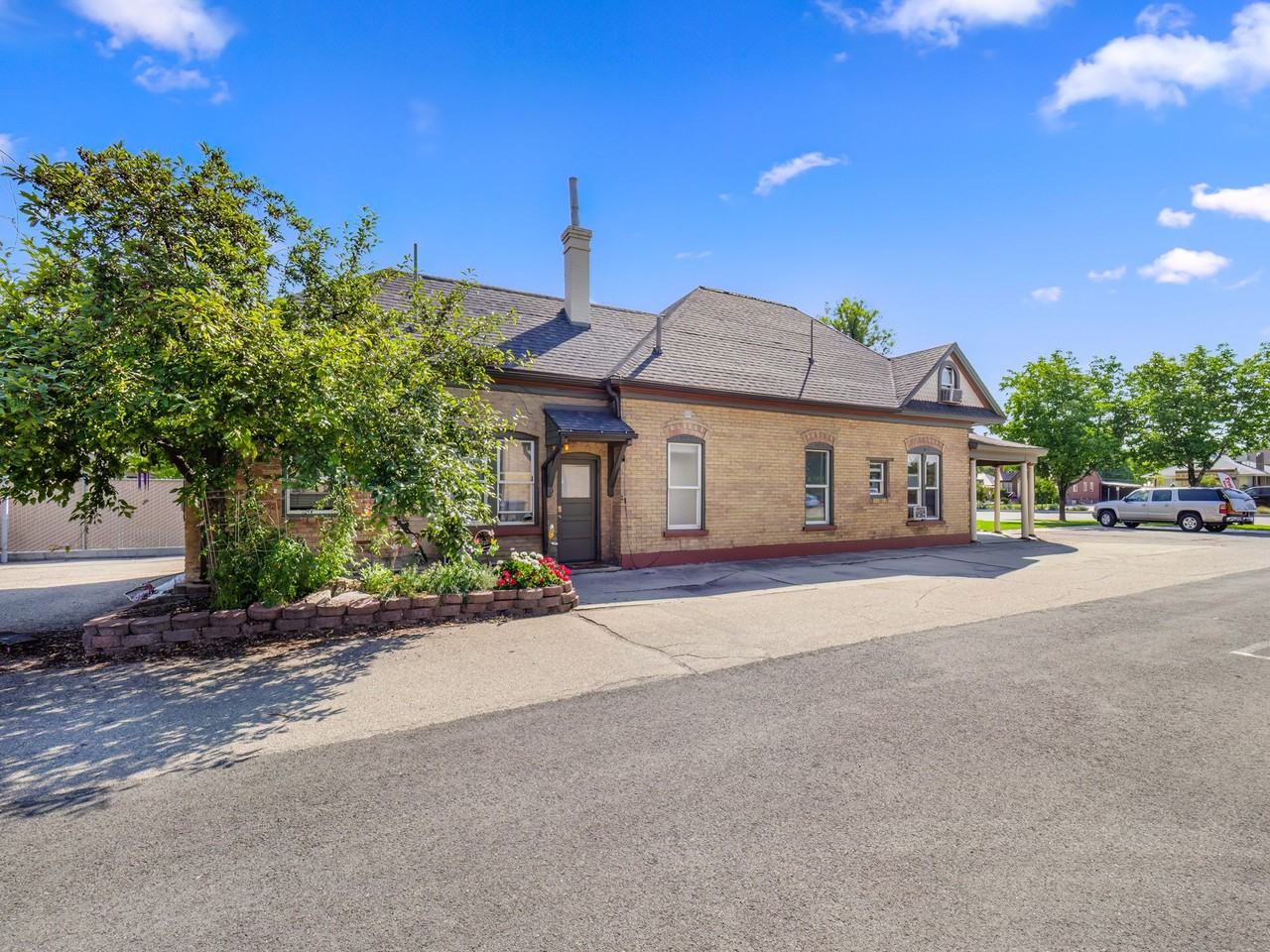 Boy-256 N 500 W Provo, UT 84601 - Photo 4 of 5