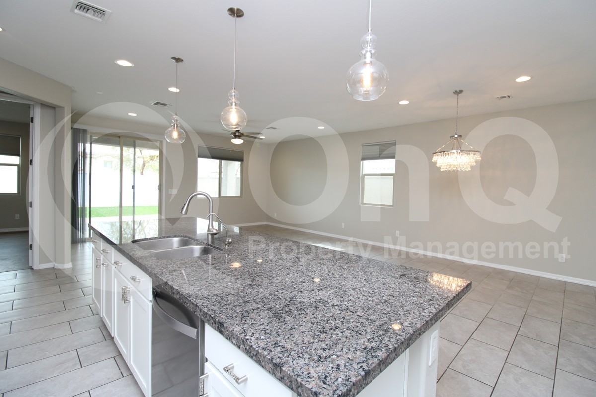 17722 W Granite View Dr - Photo 4 of 22