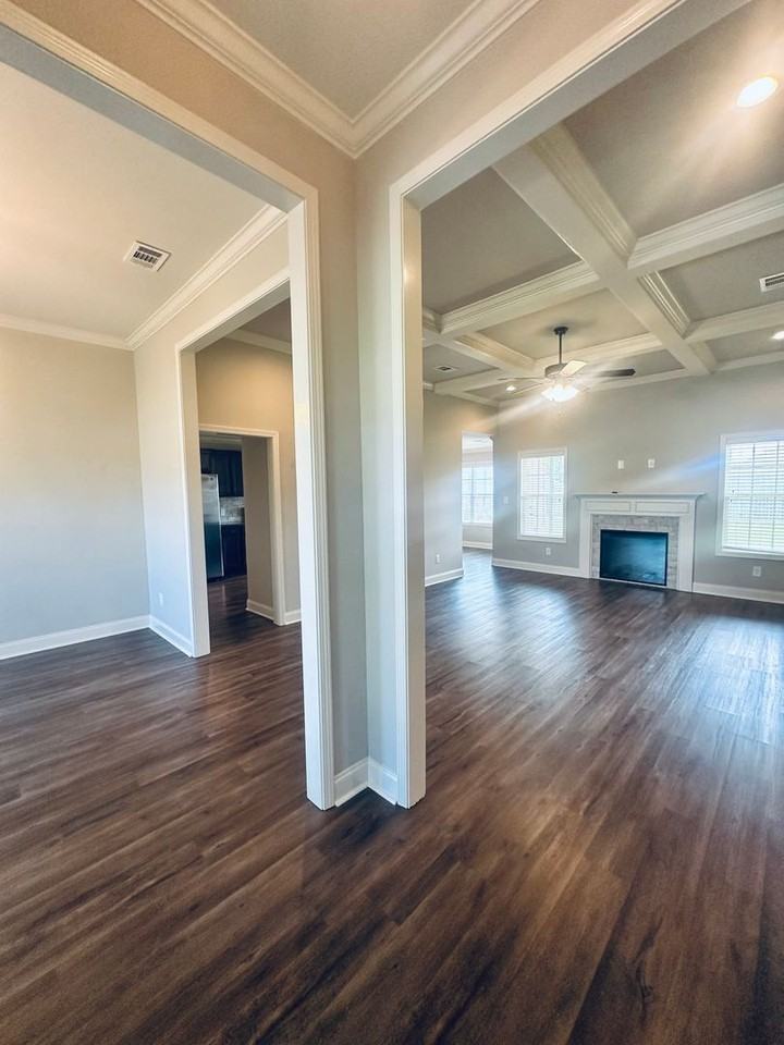 104 Chatham Ct - Photo 4 of 29