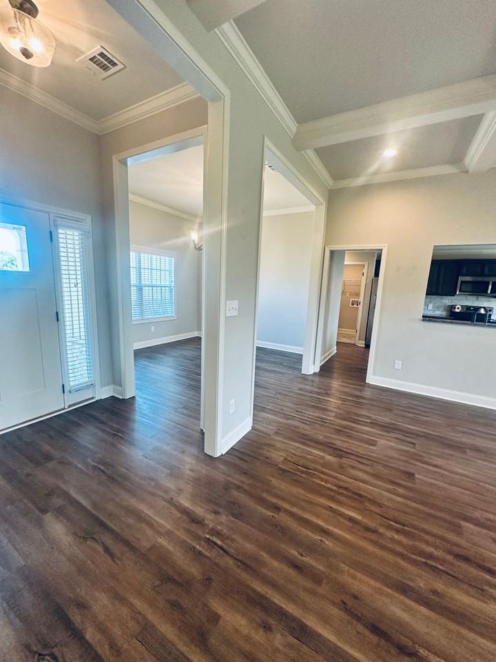 104 Chatham Ct - Photo 5 of 29