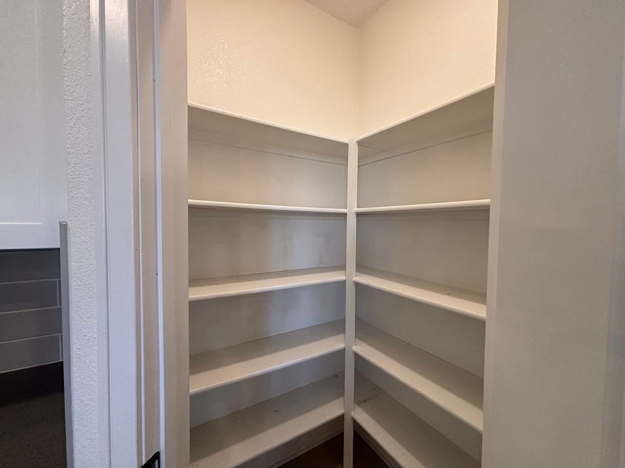 7396 Aaron St - Photo 5 of 18