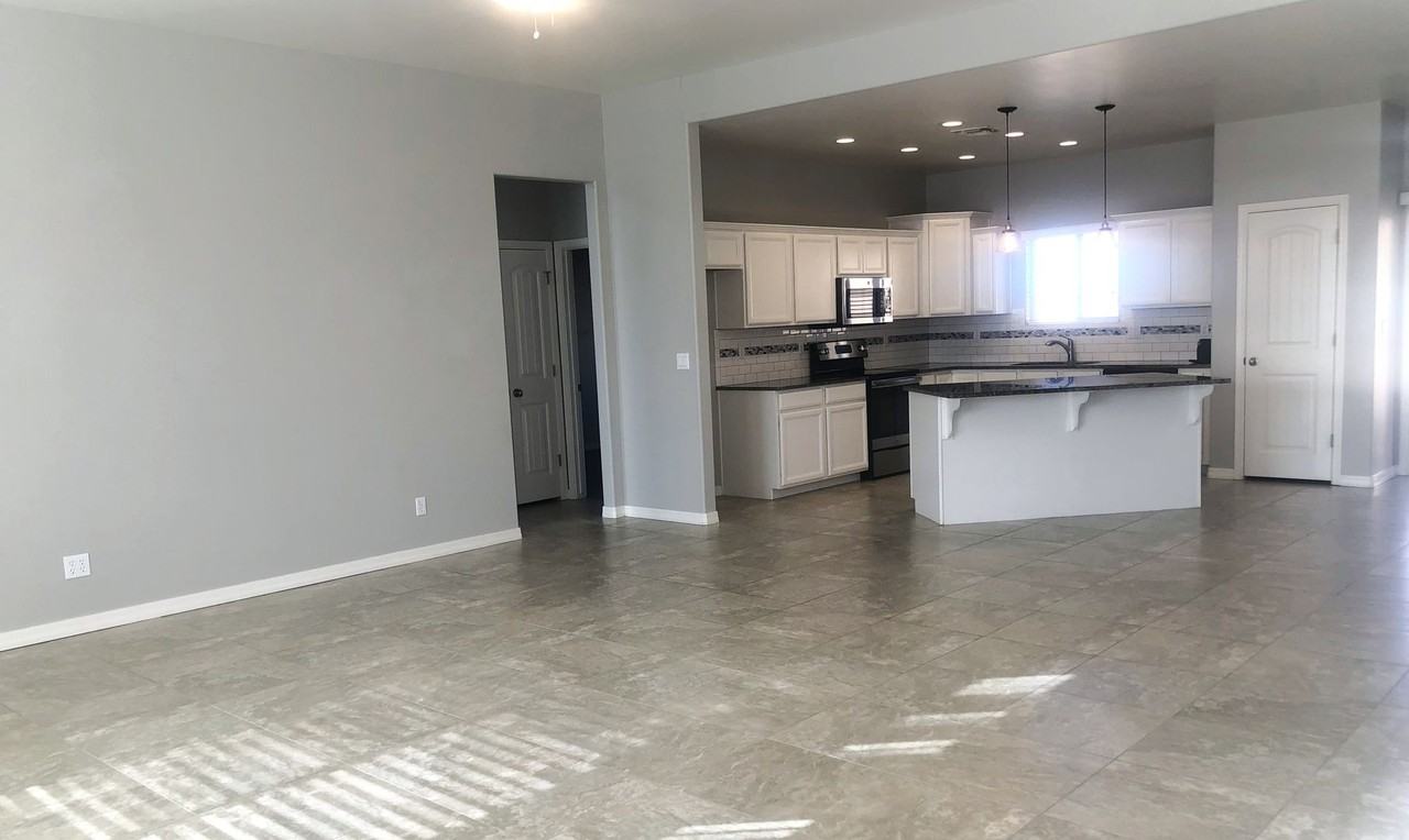 2053 Buena Vista Dr - Photo 2 of 18
