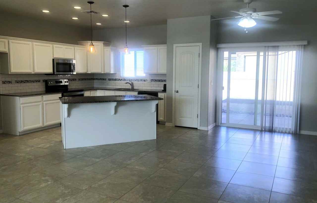 2053 Buena Vista Dr - Photo 3 of 18