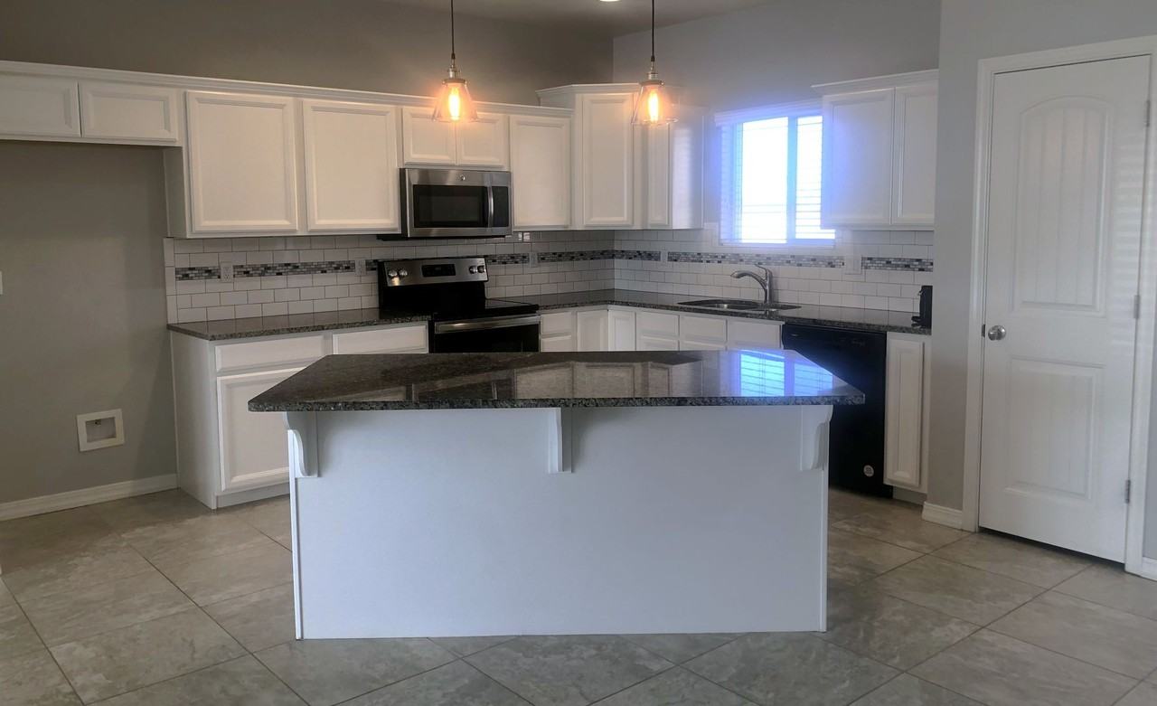 2053 Buena Vista Dr - Photo 4 of 18