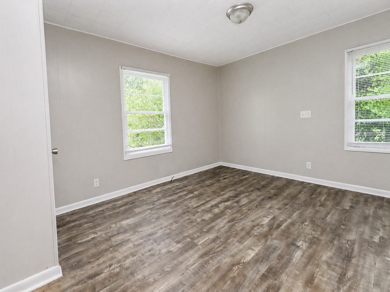 167 2nd St Se - Photo 3 of 7