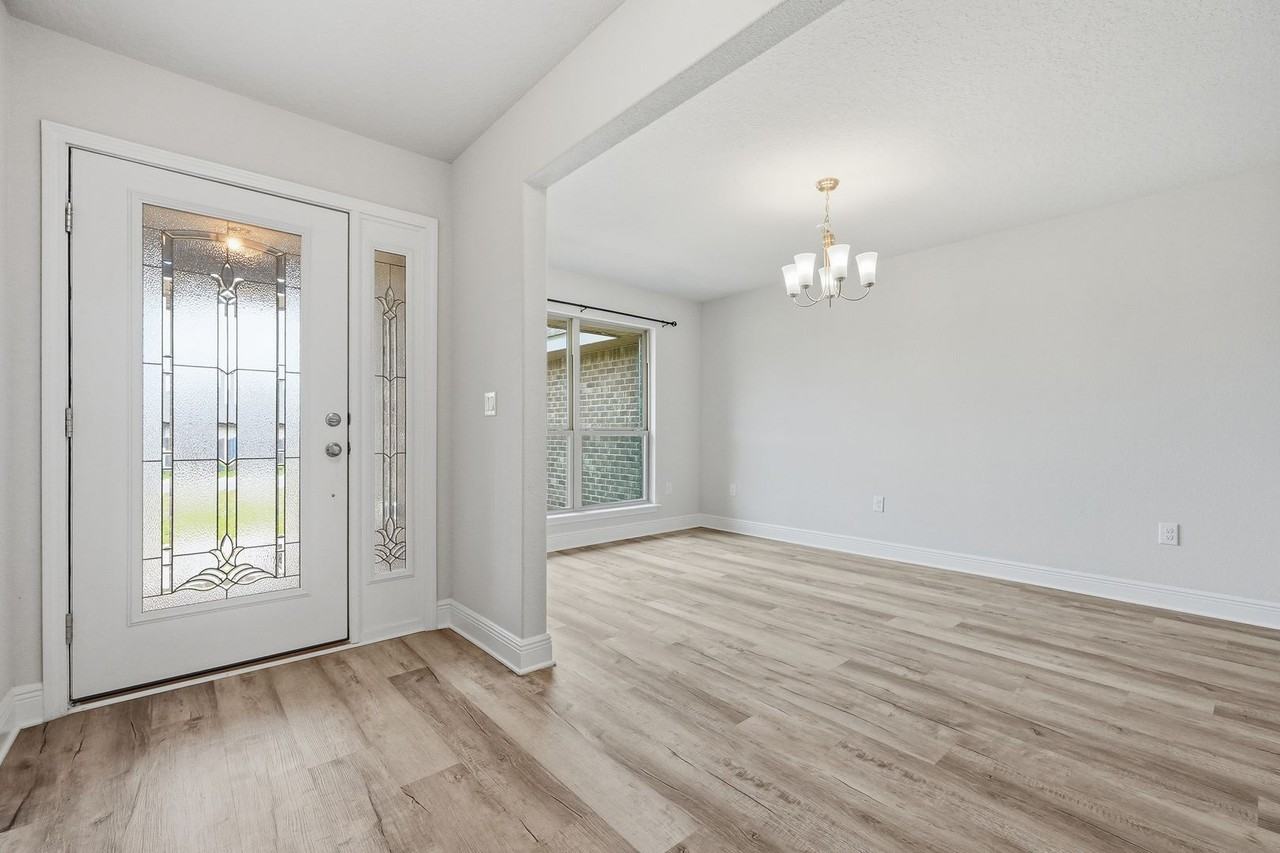 5810 Crestlake Dr - Photo 3 of 50