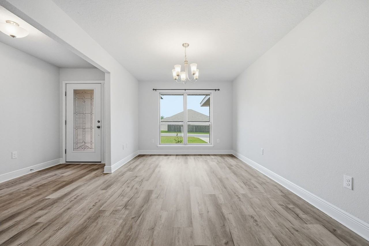 5810 Crestlake Dr - Photo 4 of 50