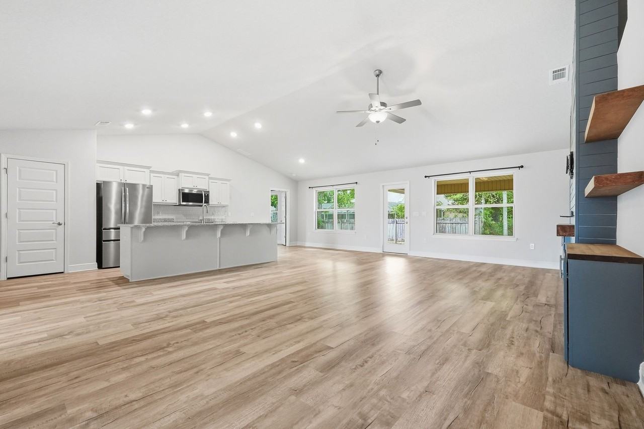 5810 Crestlake Dr - Photo 6 of 50