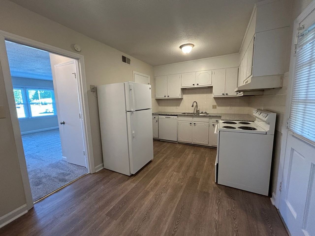 522 S Cherry St - Photo 2 of 10