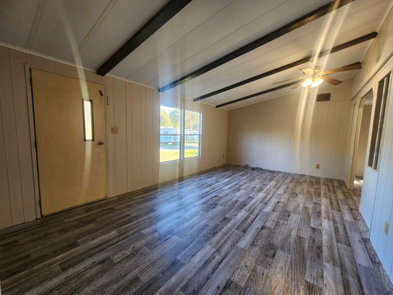 610 Se 128th Ave - Photo 2 of 18