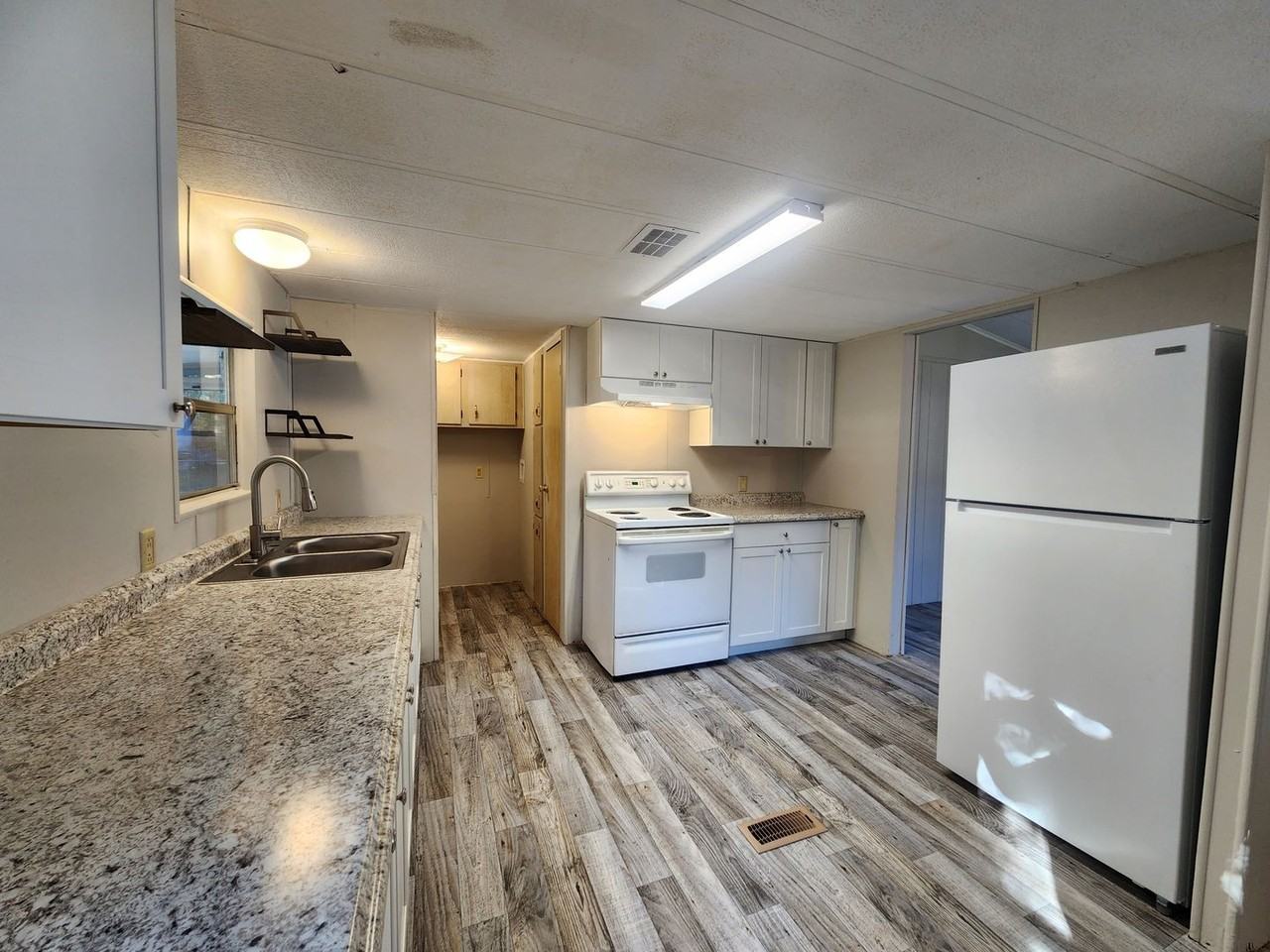 610 Se 128th Ave - Photo 5 of 18