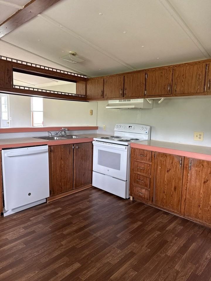 1459 Hickory Valley Rd - Photo 2 of 17