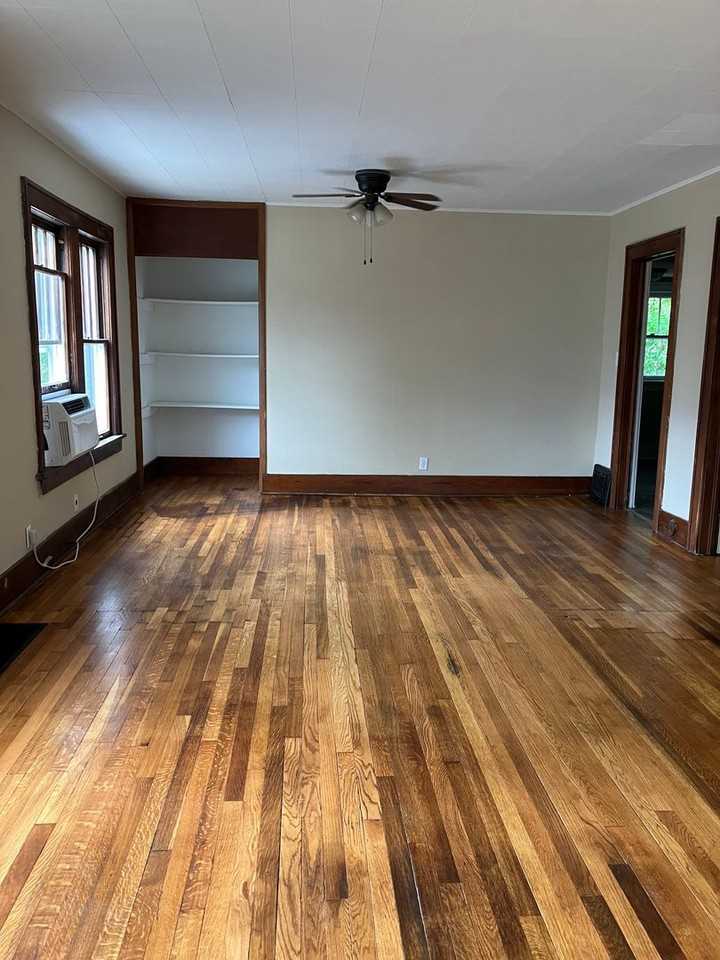 1105 Washington St - Photo 5 of 31