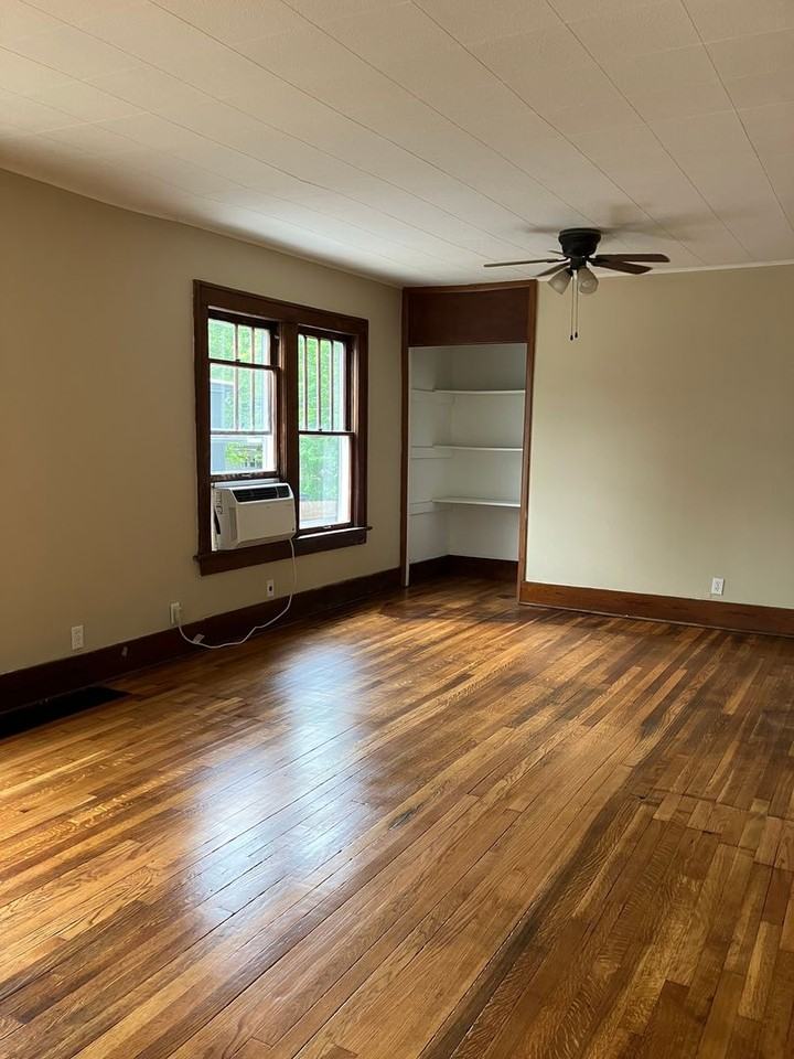 1105 Washington St - Photo 6 of 31