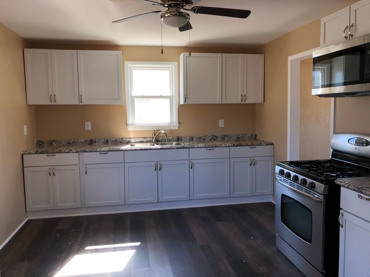 618 6th St - Photo 2 of 11