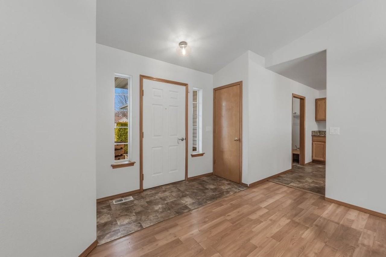 8448 N Parkside Dr - Photo 4 of 22