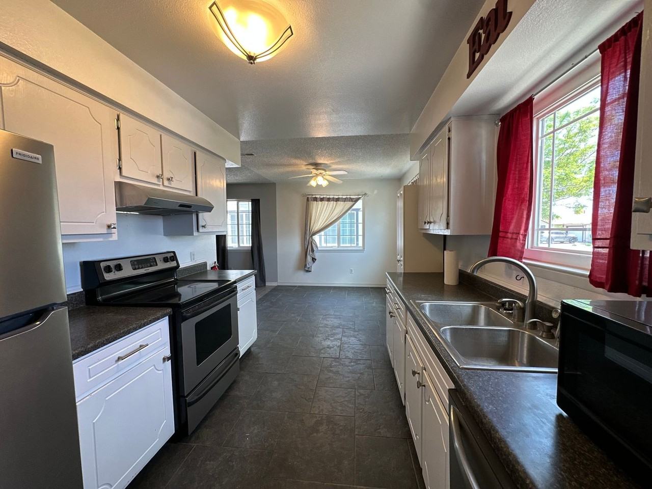 5542 Cypress St - Photo 2 of 16