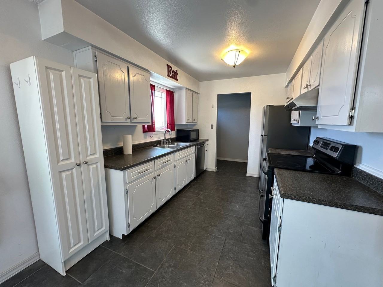 5542 Cypress St - Photo 3 of 16