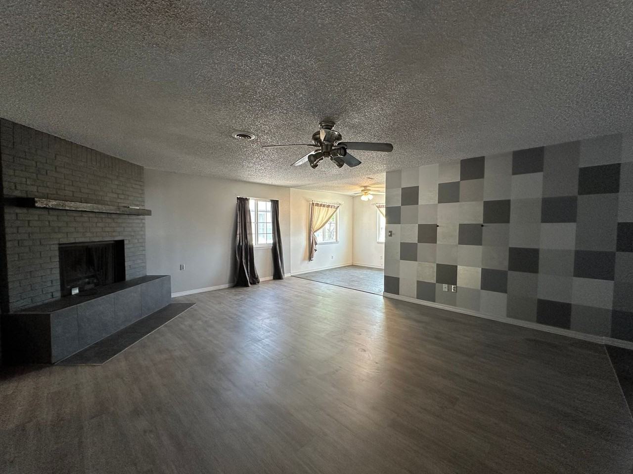 5542 Cypress St - Photo 5 of 16