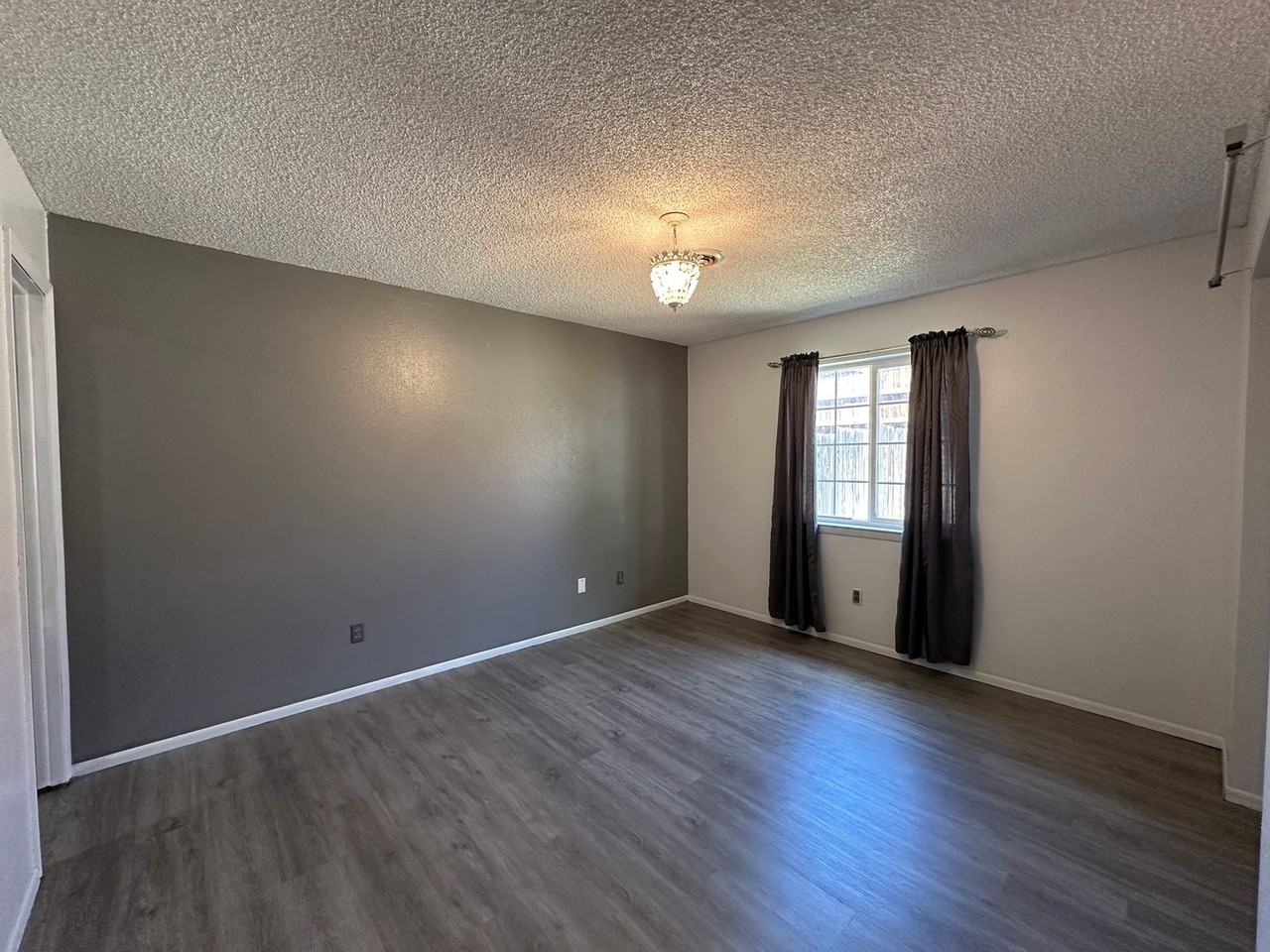 5542 Cypress St - Photo 7 of 16