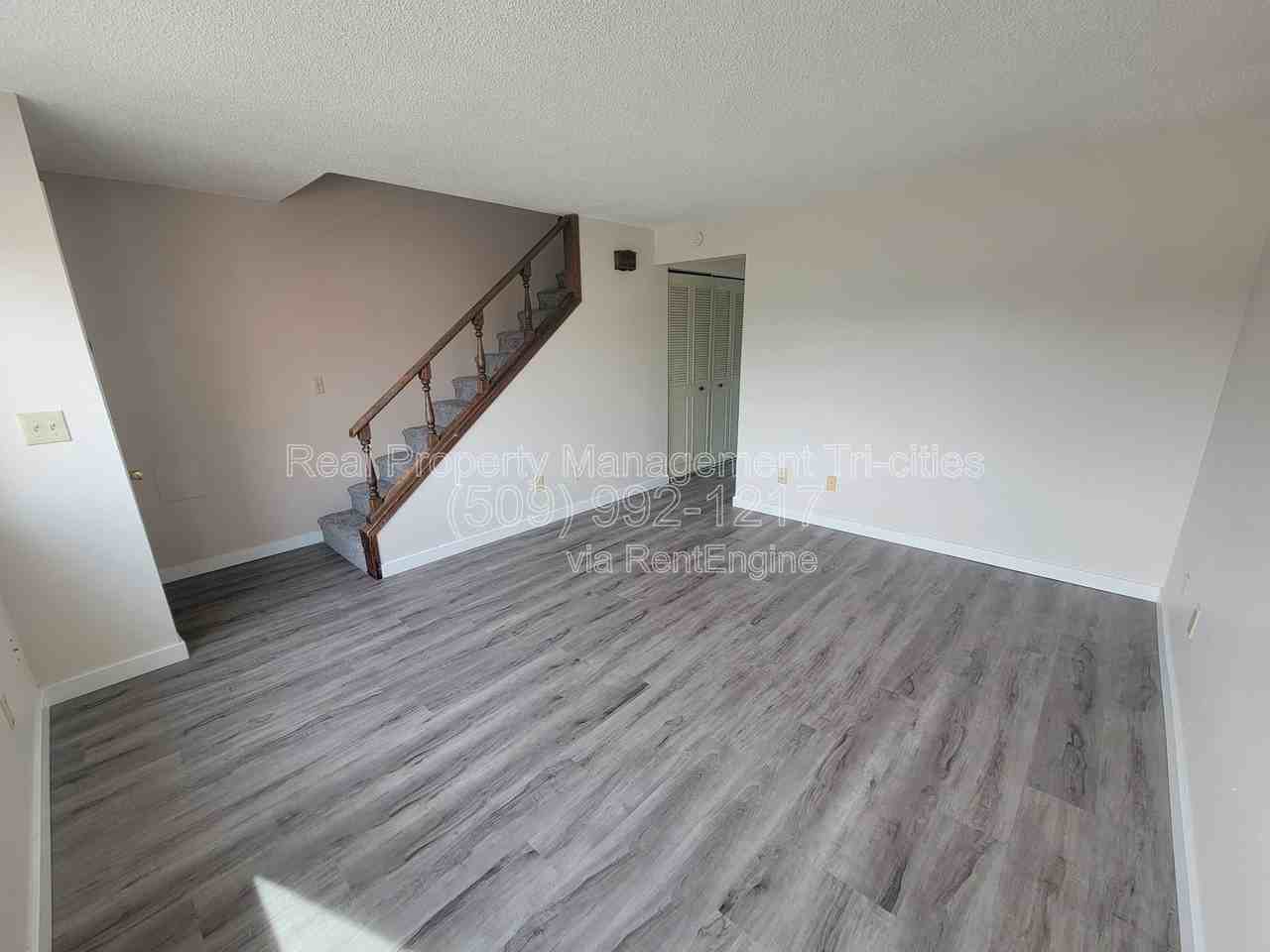 140 Van Giesen St - Photo 3 of 15