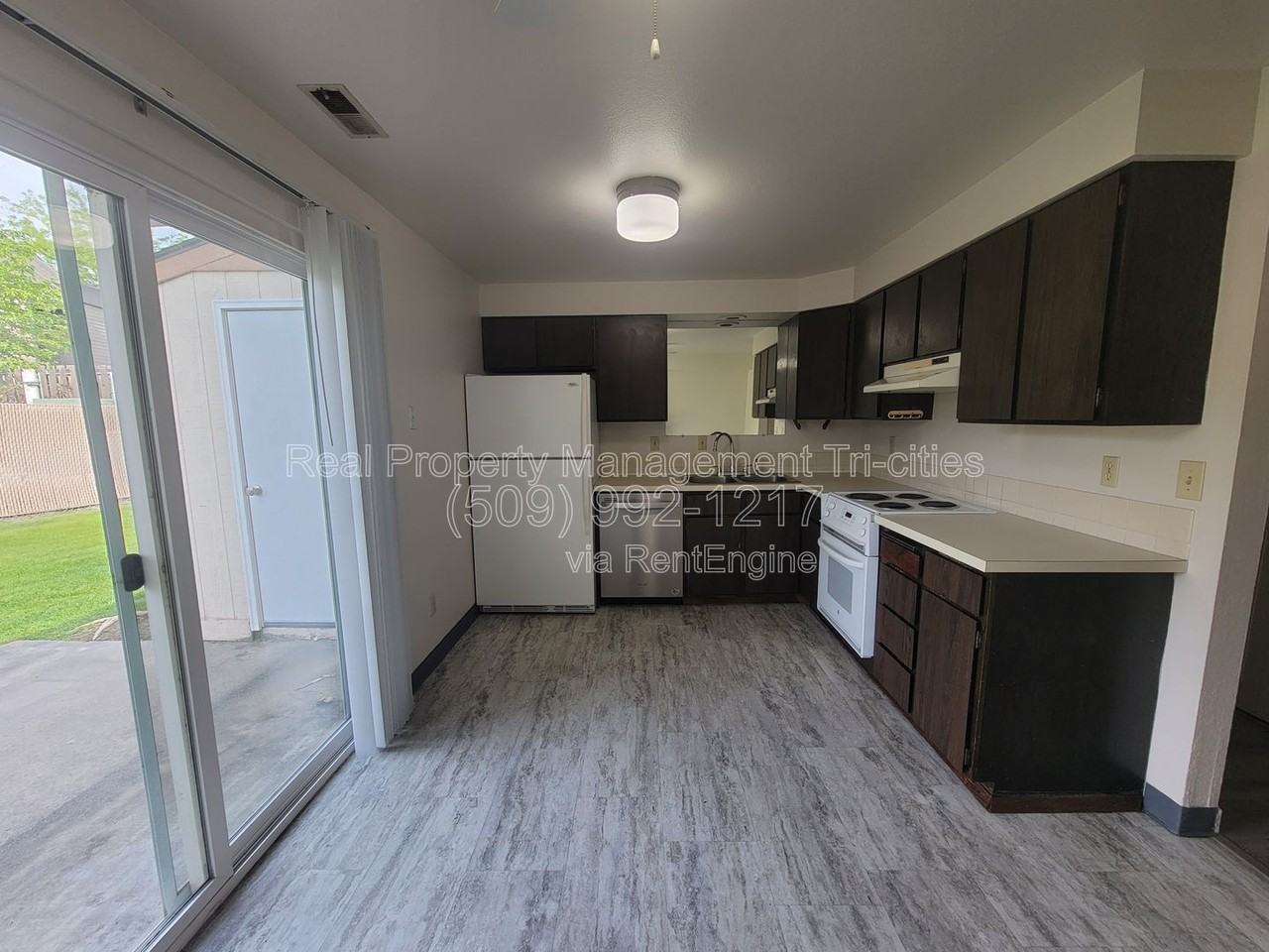 140 Van Giesen St - Photo 6 of 15