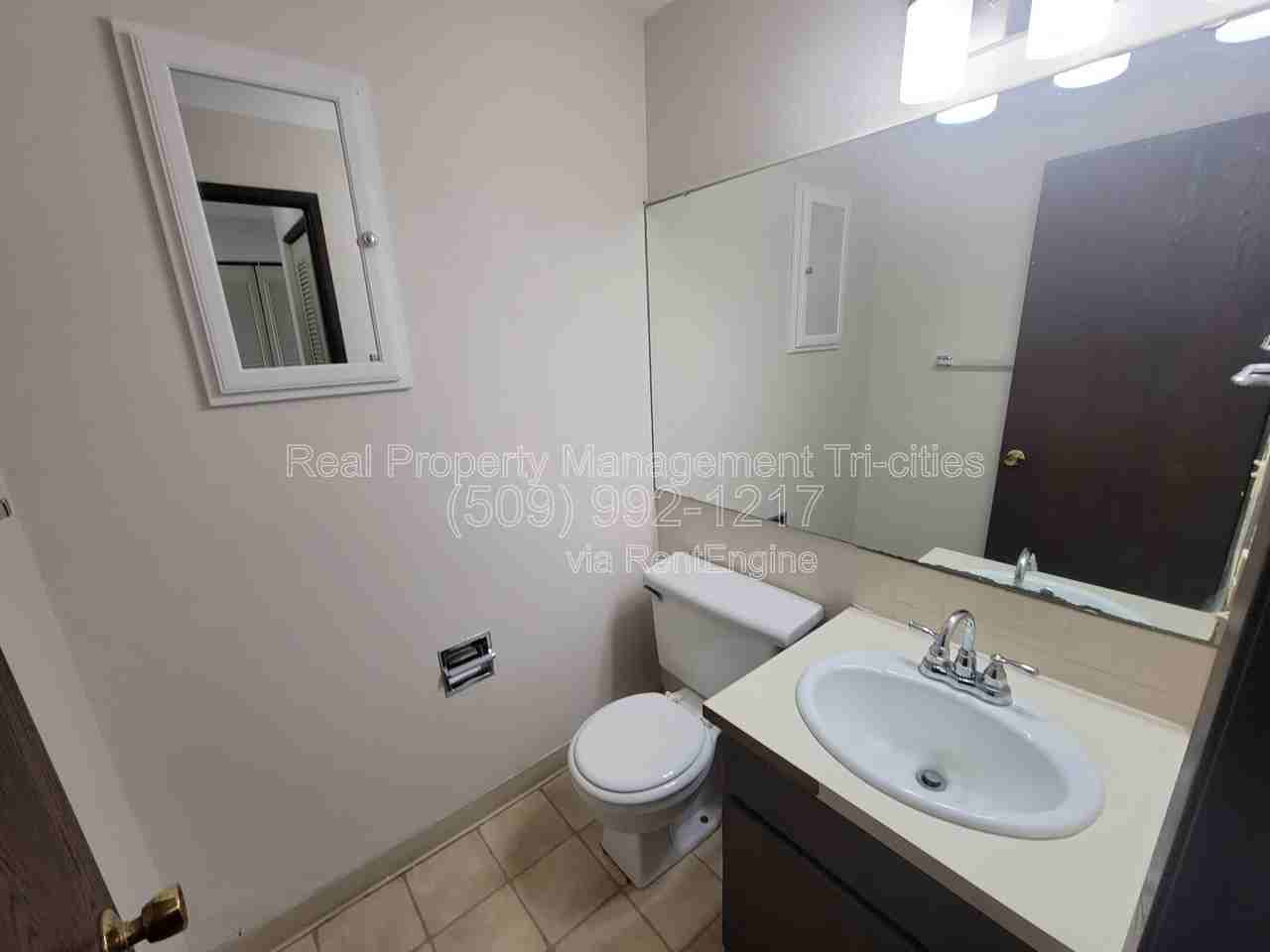 140 Van Giesen St - Photo 7 of 15