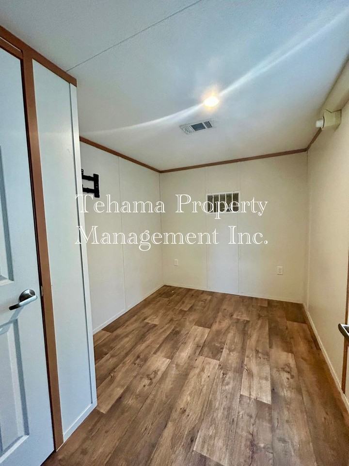 11885 Craig Ave - Photo 4 of 7