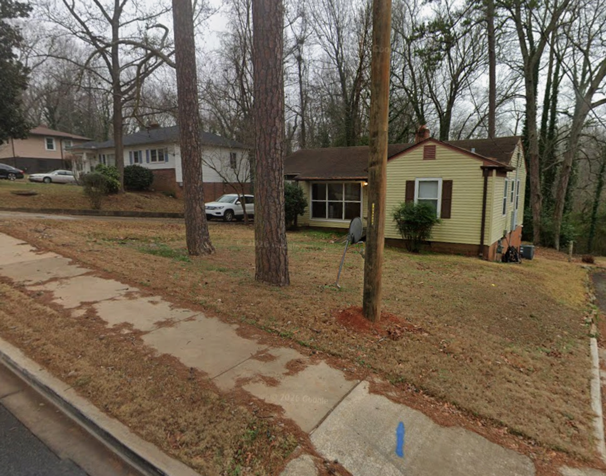 429 Potomac Ave - Photo 3 of 4