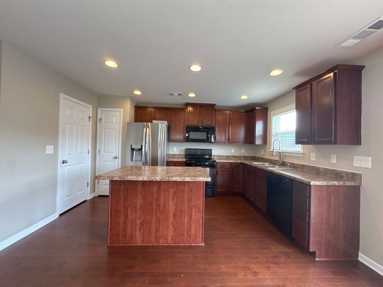 112 Suggs Dr - Photo 6 of 23