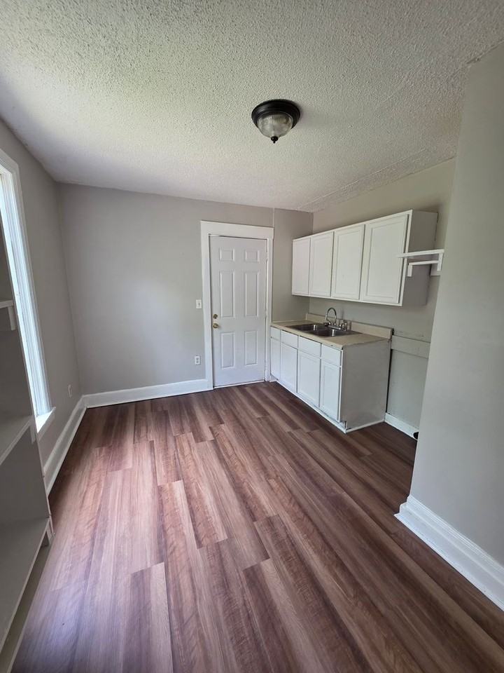 1407 Jerome Dr - Photo 3 of 18