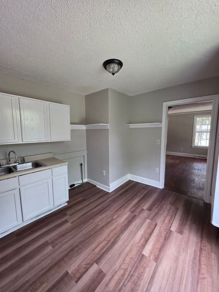 1407 Jerome Dr - Photo 4 of 18