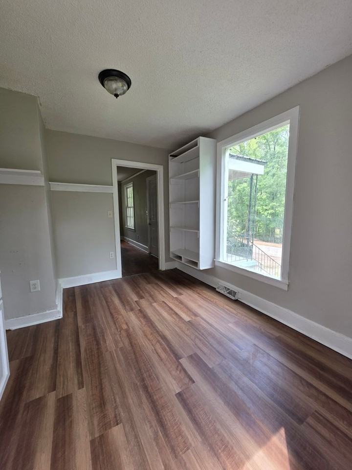 1407 Jerome Dr - Photo 5 of 18