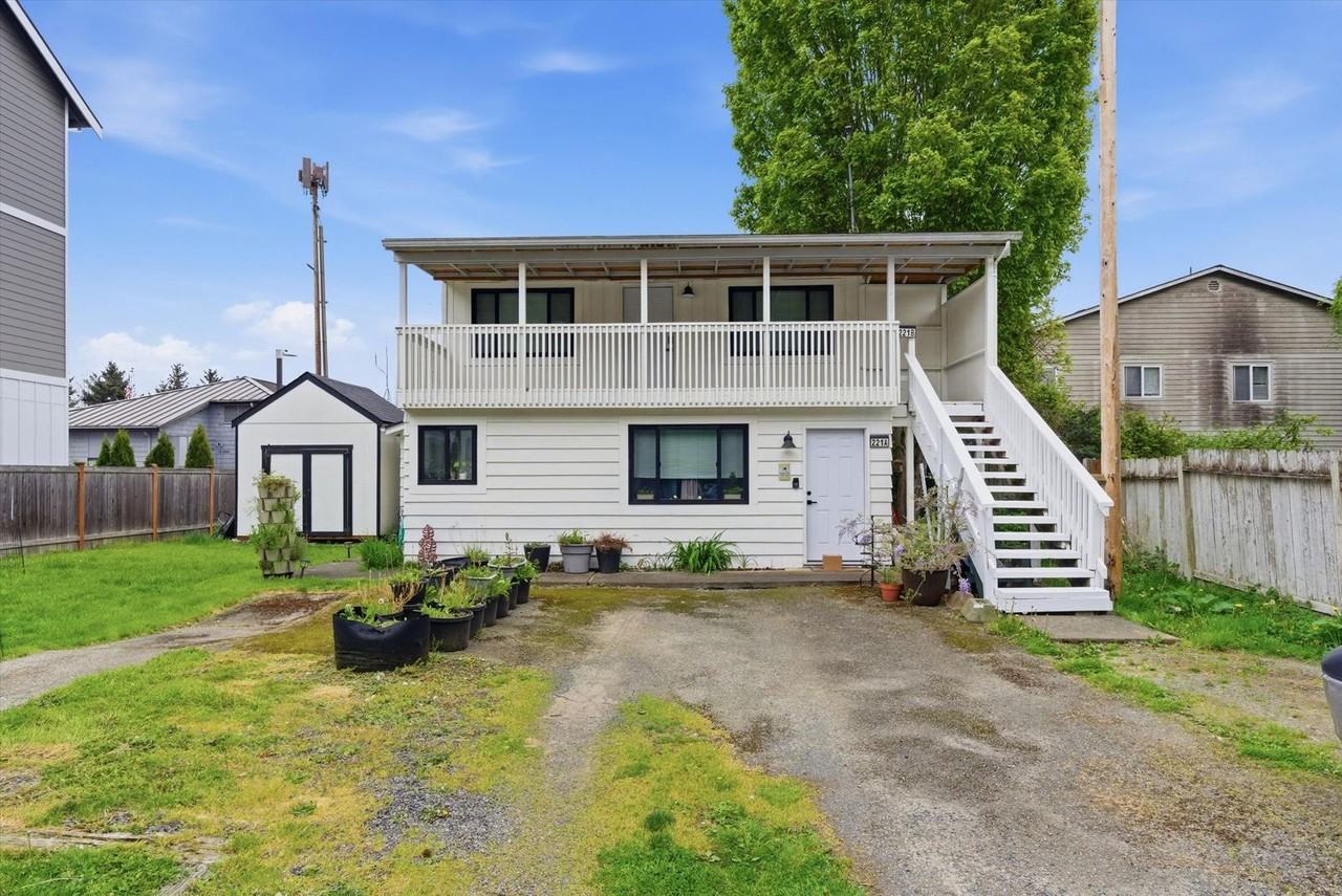 221 Cedar Ave - Photo 3 of 19