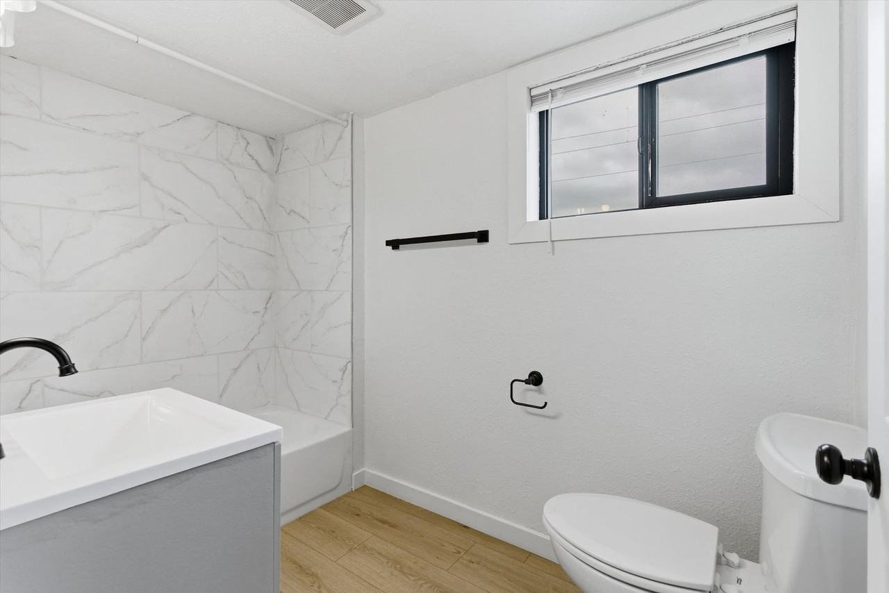 221 Cedar Ave - Photo 6 of 19