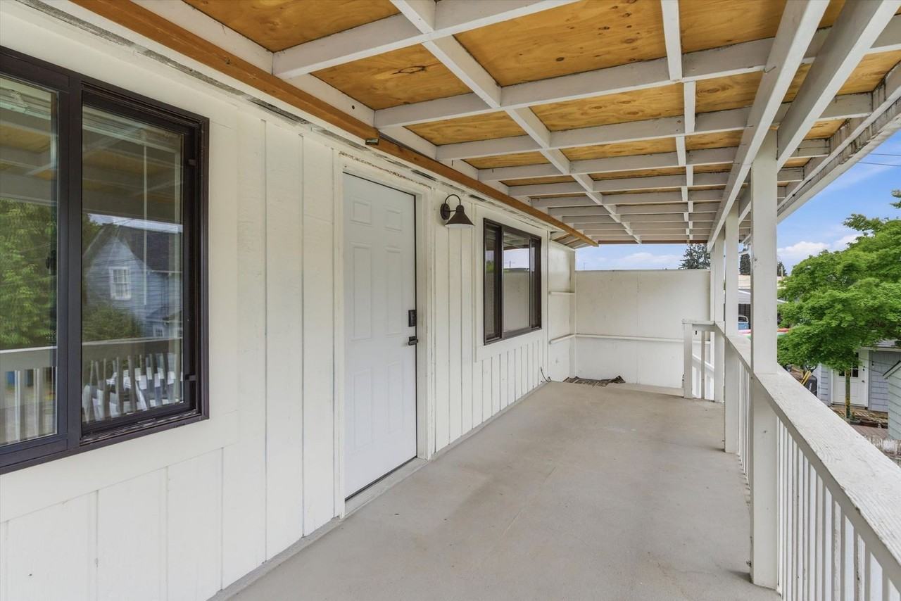 221 Cedar Ave - Photo 7 of 19