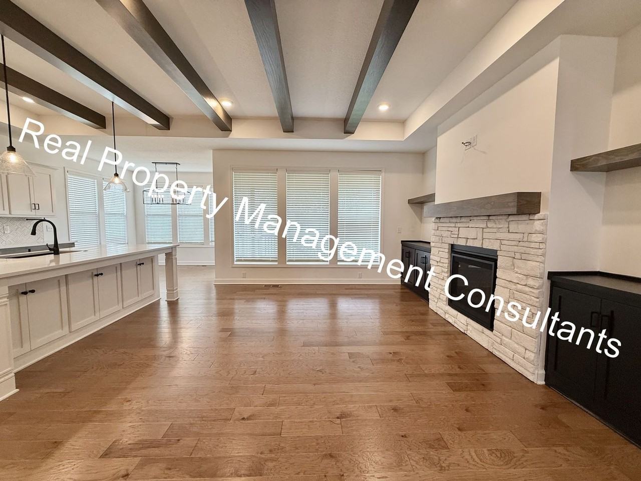 1833 Ne Ravenwood Dr - Photo 6 of 43