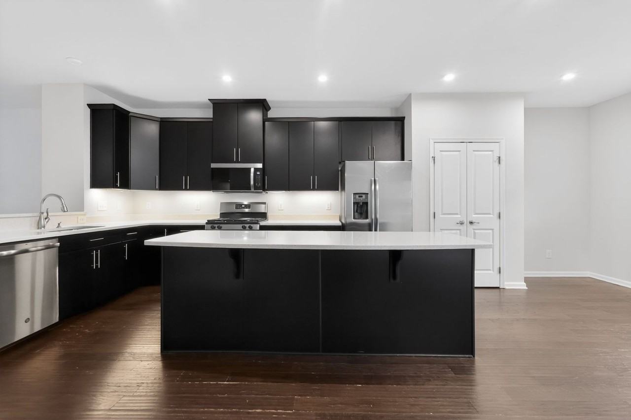 237 Roche Dr - Photo 4 of 30